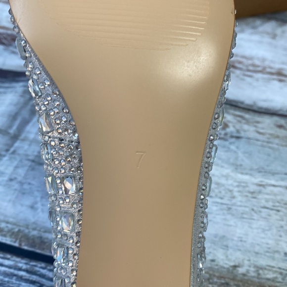 OMINE Women’s Pointed Toe Heels – Silver Rhinestone Embellished – Size 7 - Picture 9 of 11